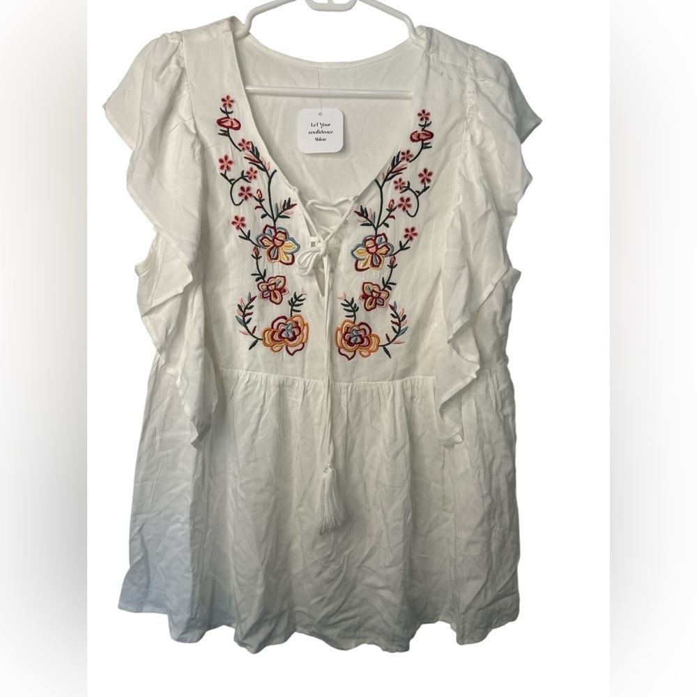 White Floral Embroidered Short Flutter Sleeve Blouse NWT